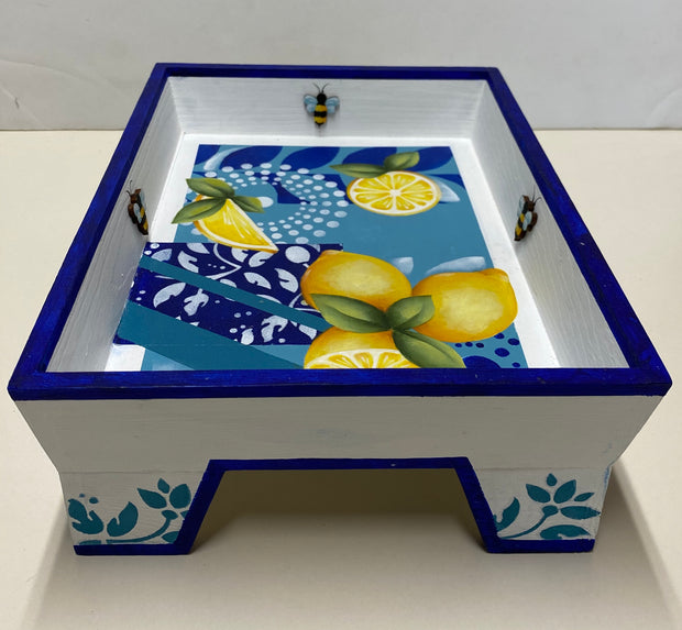 Tray with bees